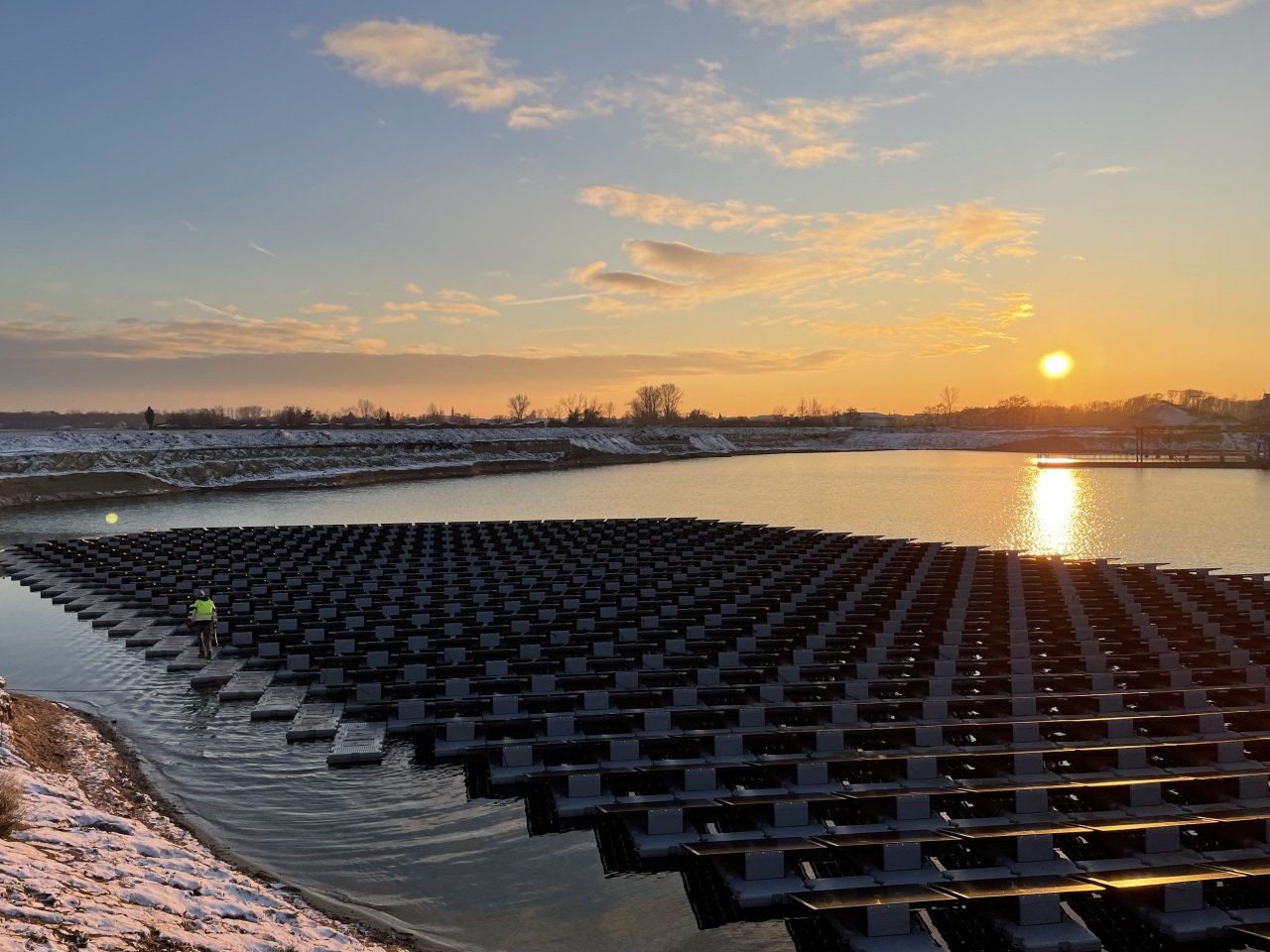 Floating Solar secured with earth anchors